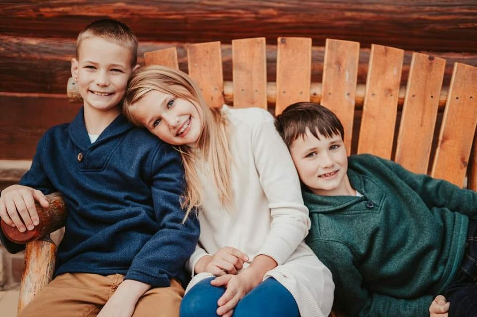 Attorney Chandler Atkins and his wife, Laura, have three children: (l-r) Landon, 13; Abigail, 11; and Everett, 9.