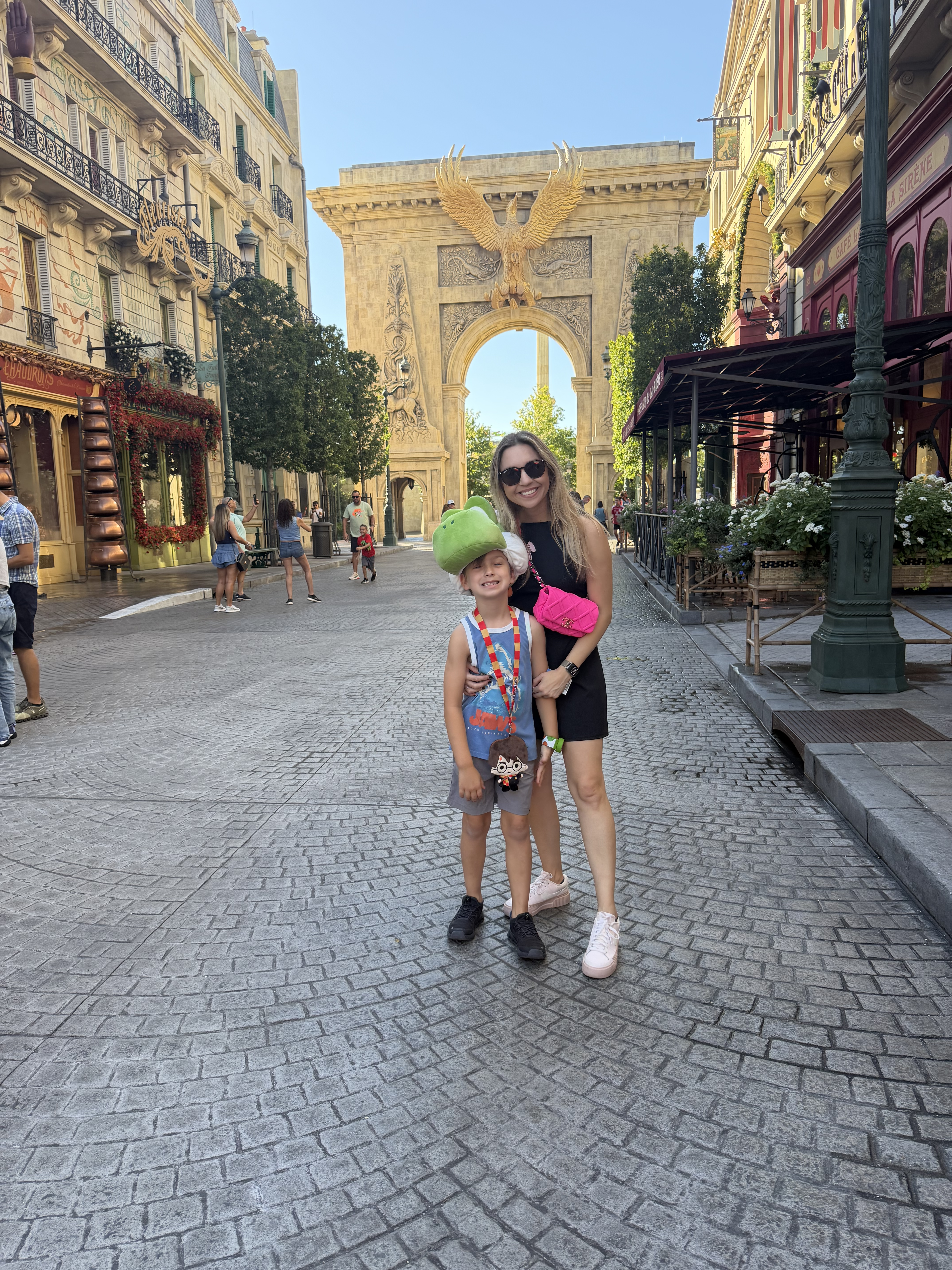 Hayley and Royce recently took a trip to Universal Epic Universe theme park in Orlando where they posed in front of the Phoenix Arch, a fictional Parisian wizarding monument featured in the “Fantastic Beasts” films.