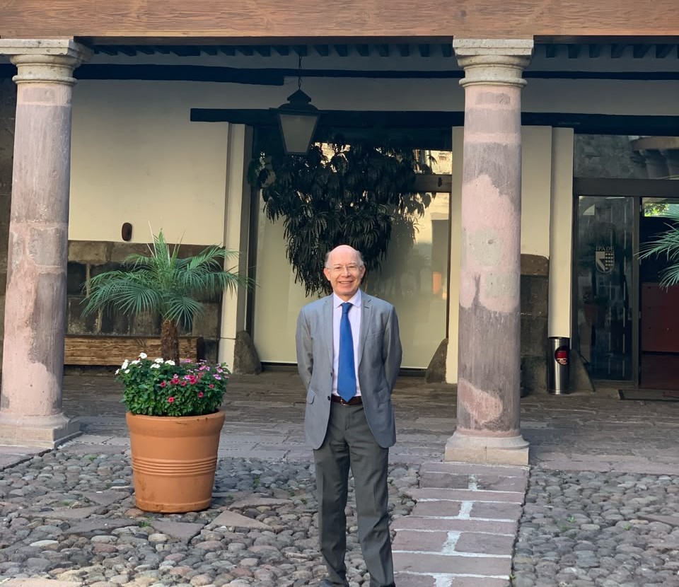 Rodrigo and several friends helped establish a foundation that has awarded more than 600 scholarships to students pursuing degrees at universities in Bogotá.