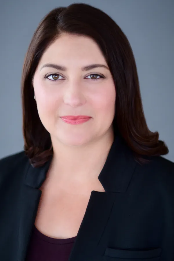 Amanda Zink - square headshot