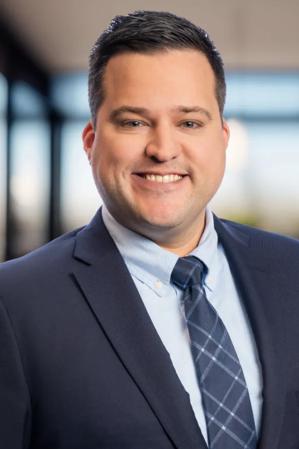 Geoff Wills_Square_Blurredbg3.png