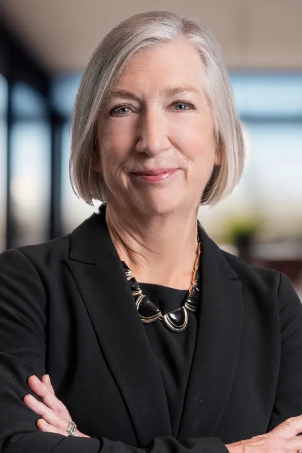 Liz Crosby_Square_Blurredbg3.png