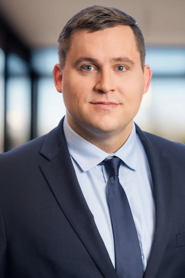 Mike Schauer_Square_Blurredbg3.png