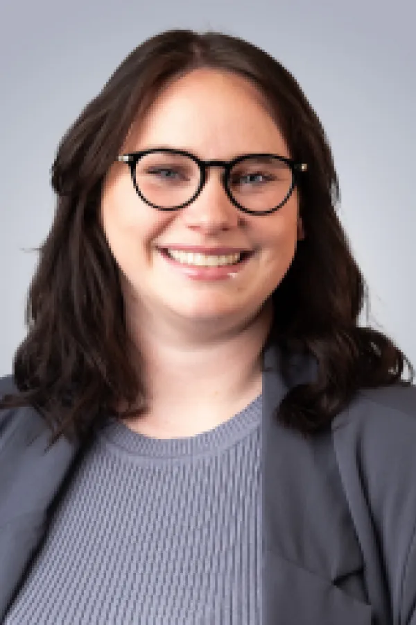 Kiera Hoy - headshot.png