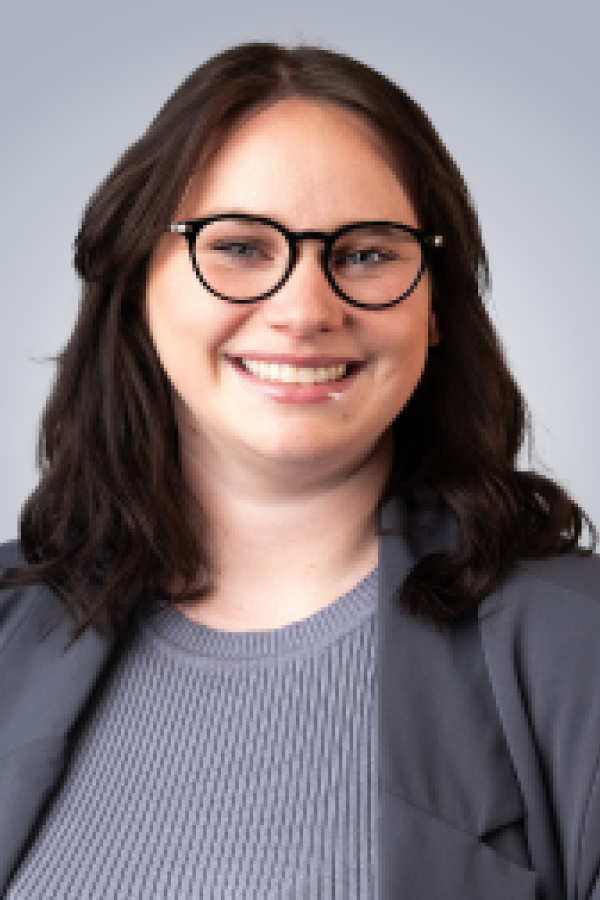 Kiera Hoy - headshot.png