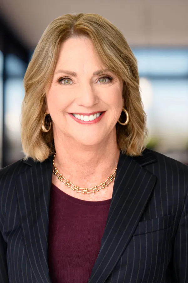 Angela Ferneding_Square_Blurredbg2.png