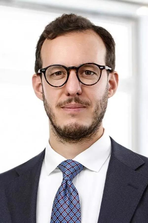 Aykut Elseven - square