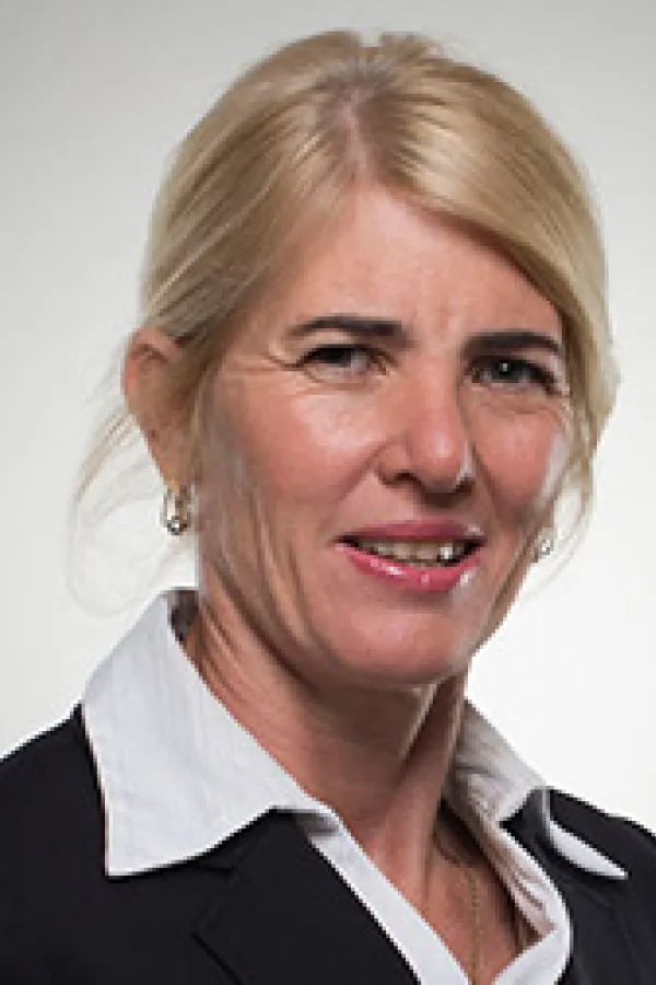 Dianne Retief B.Comm., B.Proc, M.Tax (UNSW)
